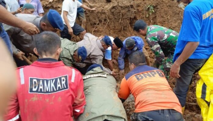Banjir dan Longsor Pessel, 10 Orang Ditemukan Meninggal