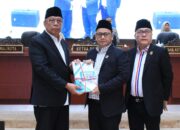 Benyamin Serahkan Raperda RPJPD Kota Tangsel 2025-2045 ke DPRD