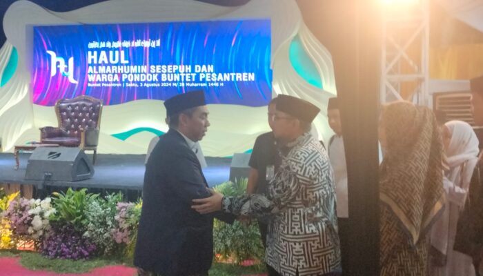 Hadiri Haul, Kyai Sepuh Buntet Cirebon Apresiasi Menteri Agama