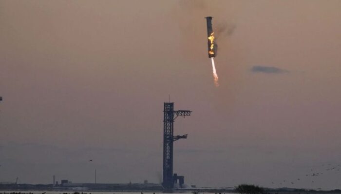 SpaceX Berhasil Bawa Pulang Pendorong Roket Starship