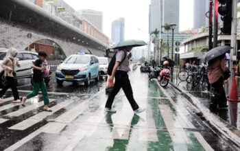 Berkah ‘November Rain’ Bagi Para Pelaku Ojek Payung (6)