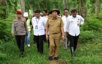 Pj Gubernur Banten Al Muktabar Tinjau Lokasi Rencana Pembangunan TPSA Regional di Kabupaten Lebak