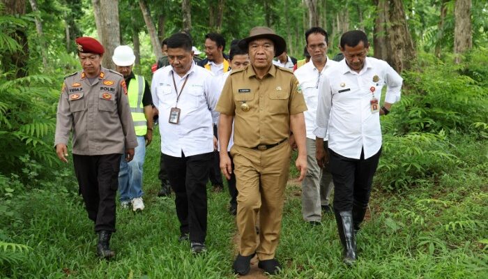 Pj Gubernur Banten Al Muktabar Tinjau Lokasi Rencana Pembangunan TPSA Regional di Kabupaten Lebak