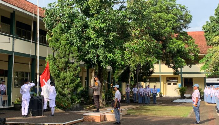 Purnama No Wijaya: Tekan Kenakalan Remaja, Kapolres Banjar menjadi Pembina Upacara di SMAN 1 Banjar