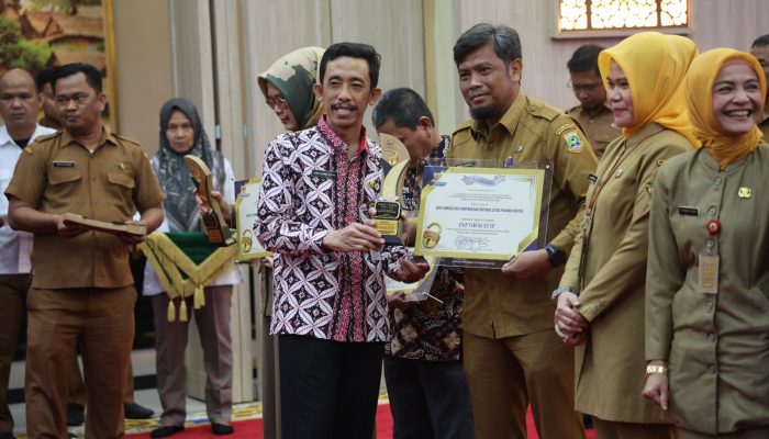 Biro Adpim dan Protokol Raih Tiga Anugerah Keterbukaan Informasi Publik Provinsi Banten 2024