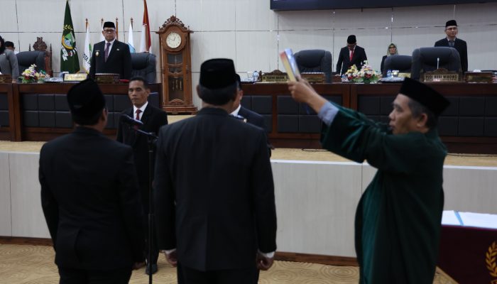 Pj Gubernur A Damenta Hadiri Rapat Paripurna Pengucapan Sumpah/Janji PAW Anggota DPRD Provinsi Banten