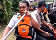 Pj Gubernur Banten Al Muktabar Tinjau Korban Banjir di Pagelaran