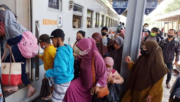 Tiket Kereta Api Mudik Lebaran Ludes Terjual 426.000