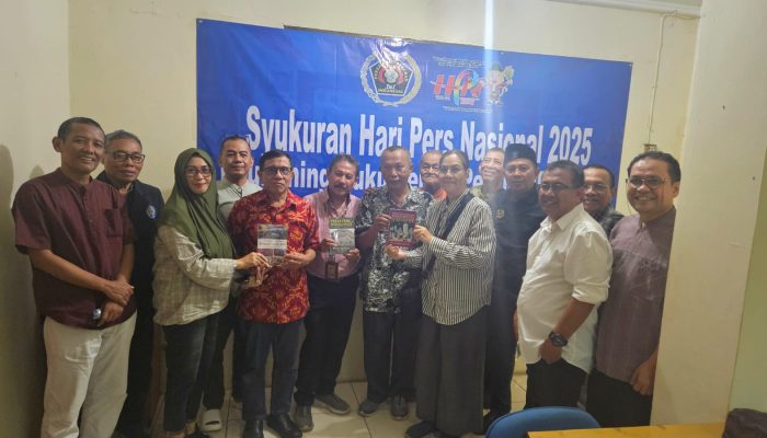 PWI Luncurkan Buku Pernak Pernik HPN 2025 dalam Acara Buka Puasa Bersama