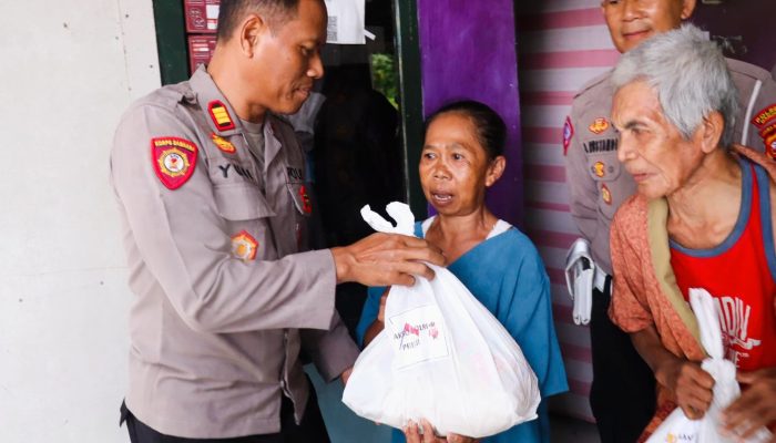 Kapolres Banjar Gelar Bakti Sosial Dalam Kegiatan Jumat Berkah Ramadhan